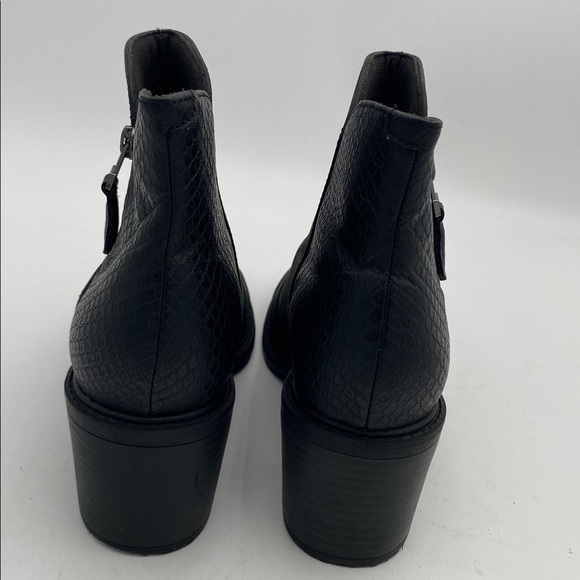 Clarks Black Textured Ankle Boots women 9.5 leather biker casual office Y2K fall - Picture 5 of 13